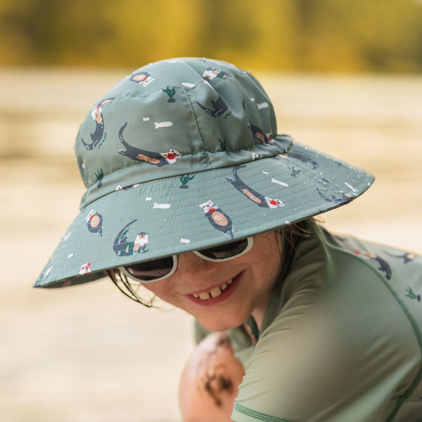 Kids water repellent bucket hat ( otter)
