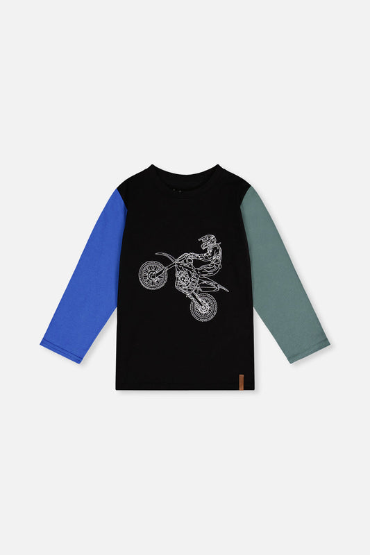 Black, blue and green long-sleeved T-shirt